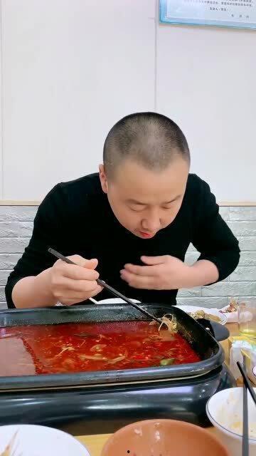 顾客结账吃瓜,揭秘超市购物新潮流