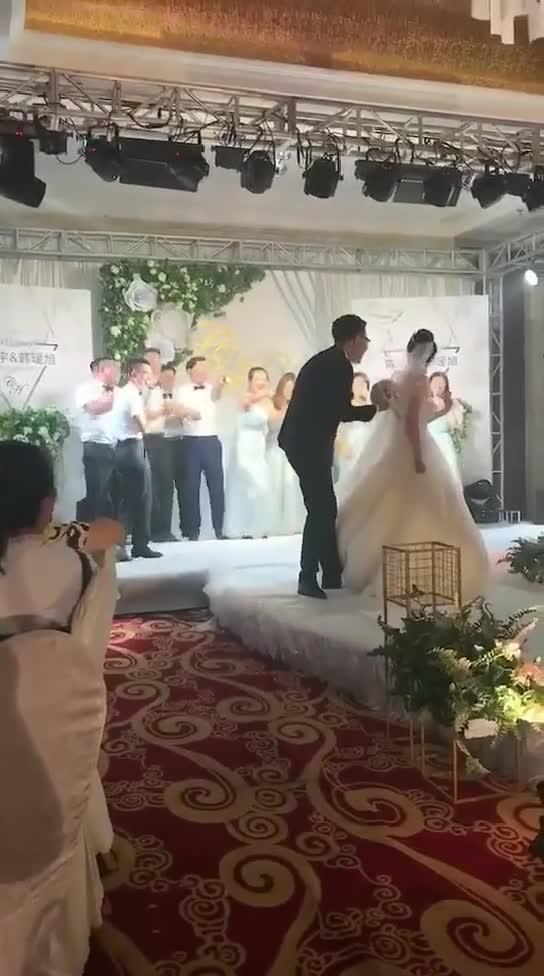 西宁伴娘吃瓜  第3张